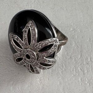 Elegant Black and Silver Floral Ring